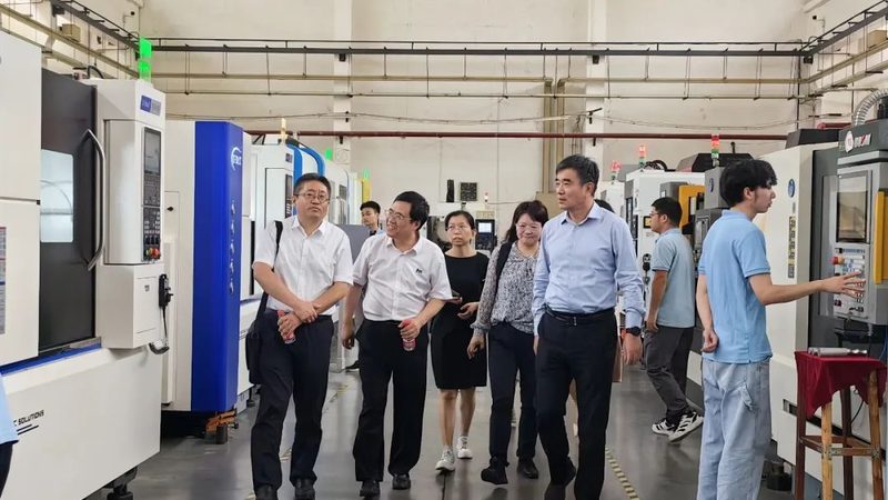 滚珠丝杠材质选择：关键因素与误区解析**